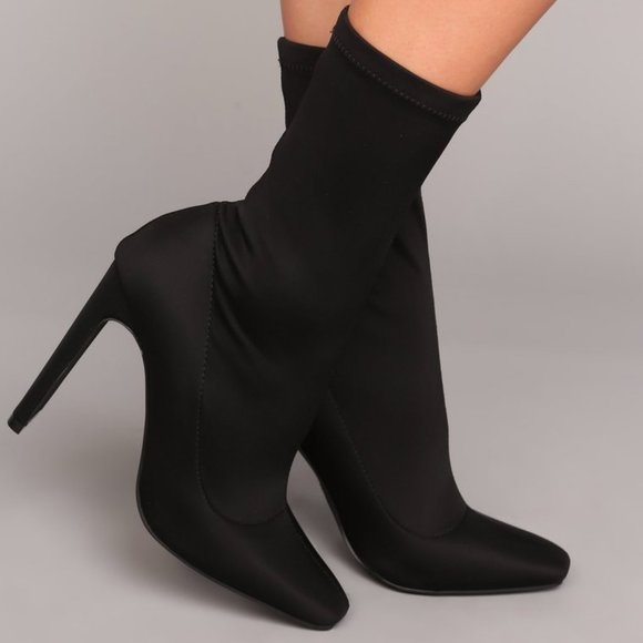 FASHION NOVA • Sleek Sock-Like Bootie • Size 9 - Picture 4 of 7